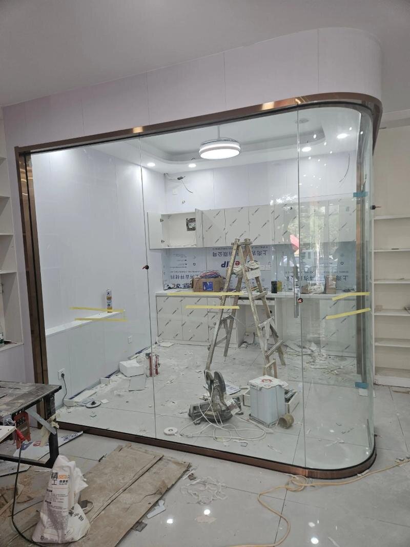 黄石市钢化玻璃异形展柜玻璃 - 方案